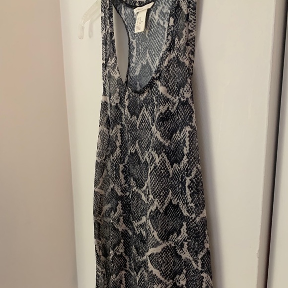 H&M Grey & White Snake Print Flowy Tank Top - Picture 4 of 8